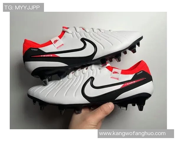 球星专用分离式鞋舌足球鞋揭秘提升控球与舒适度的创新设计 球星专用分离式鞋舌足球鞋揭秘提升控球与舒适度的创新设计