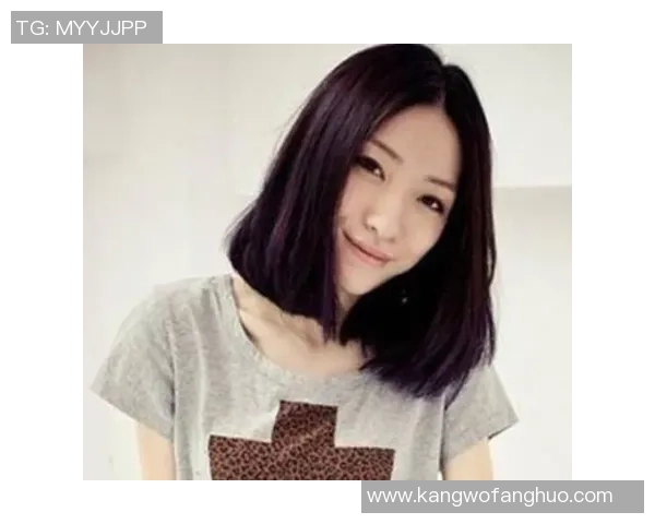 足球球星三角发型女潮流引领者魅力风采展示 足球球星三角发型女潮流引领者魅力风采展示