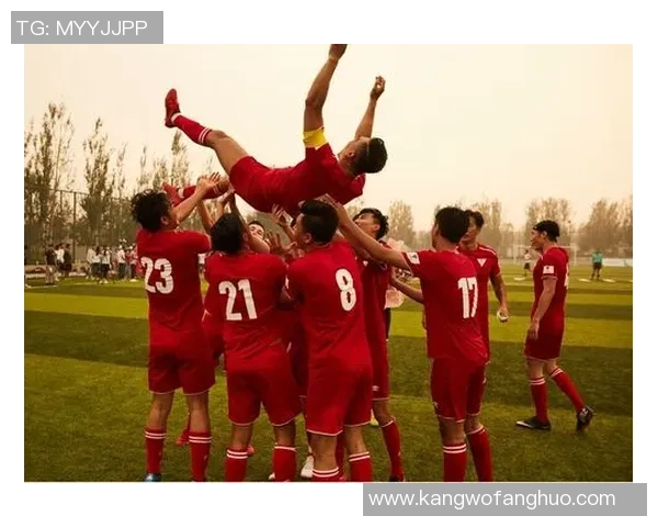 中国足球明星风采展示 从球场到生活的精彩瞬间